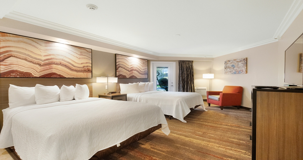 Balcony | 2 Queen Beds